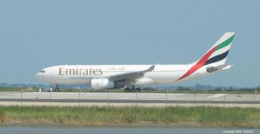 Airbus A330 della Emirates in fase di decollo